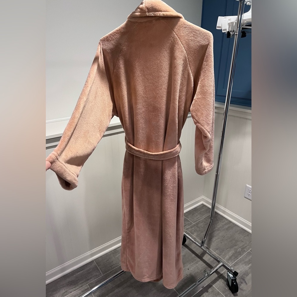 Pottery Barn women’s Robe - Picture 2 of 2